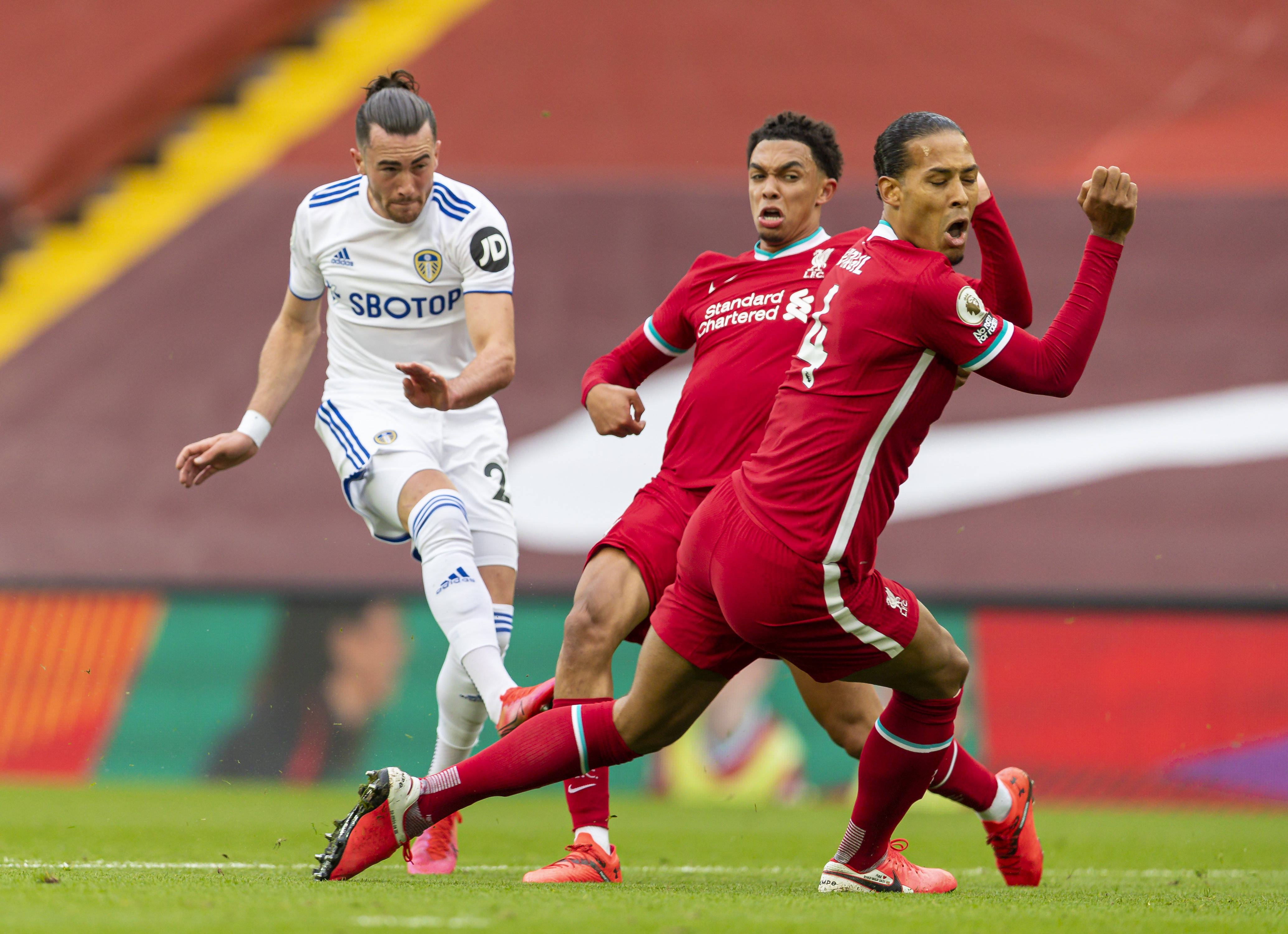 包含伊普斯维奇迎战普雷斯顿，焦点战谁会笑到最后？的词条