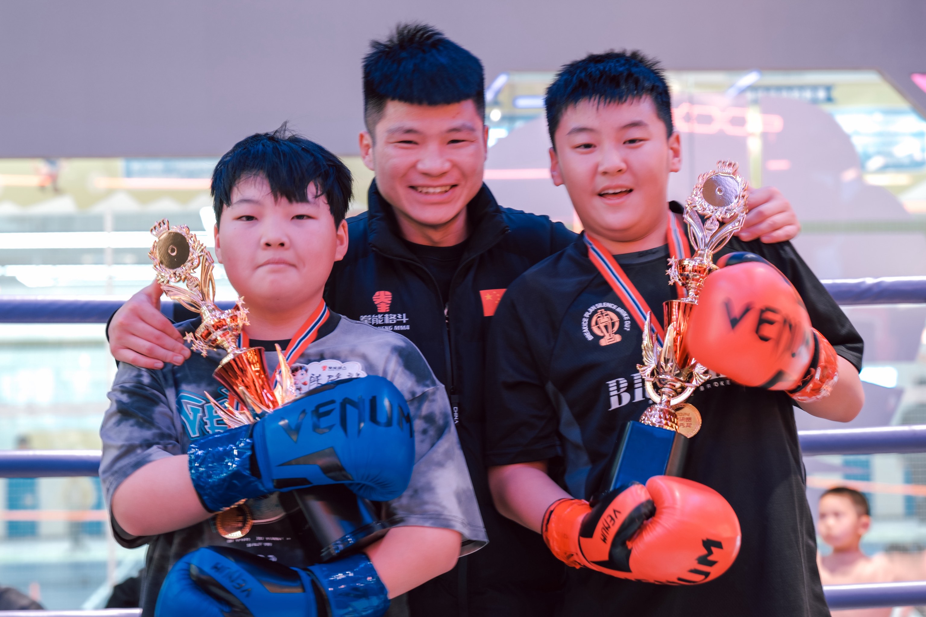 包含奋力图强！选手们在比赛中尽展潜能的词条