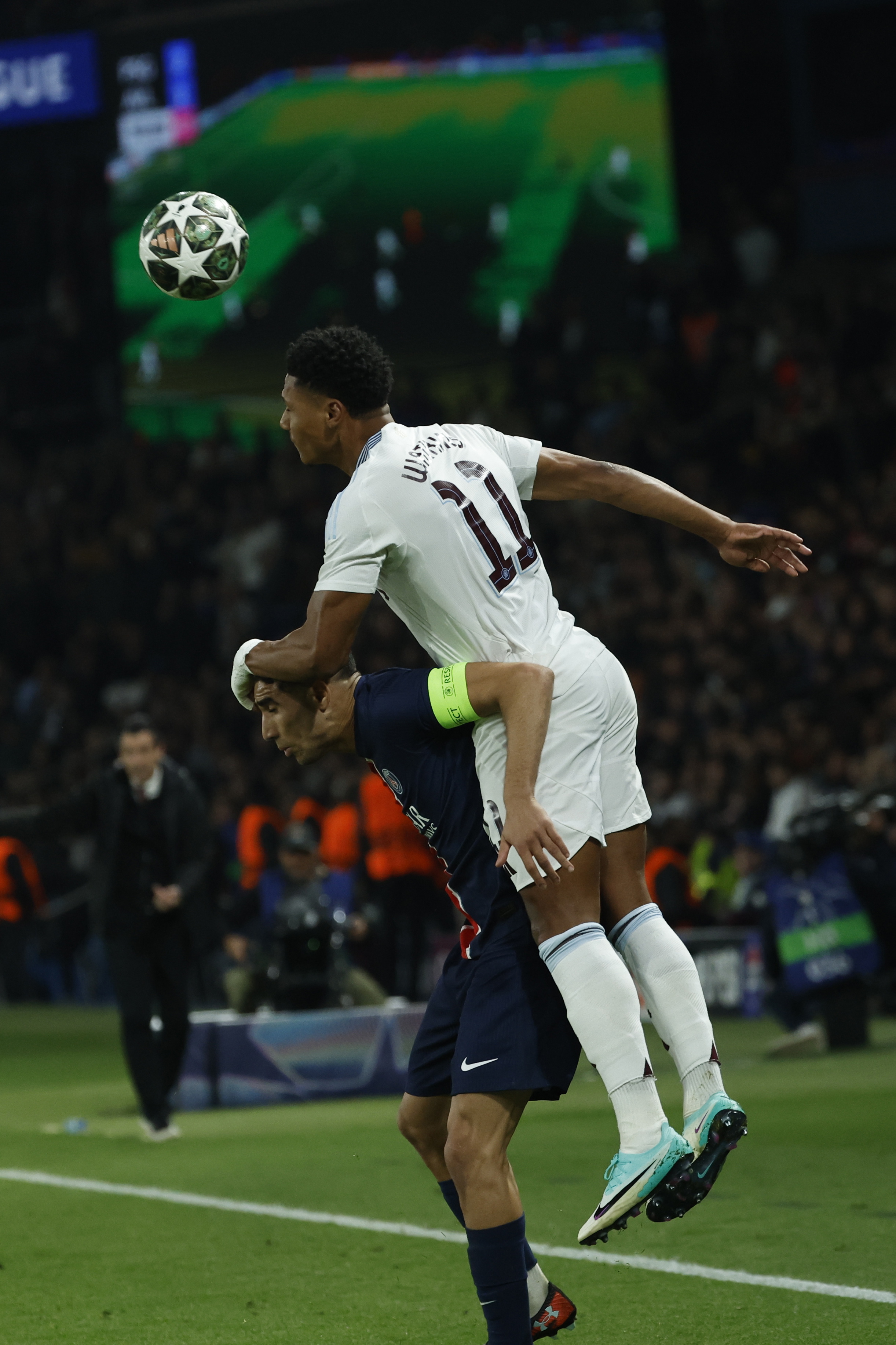 关于巴黎圣日耳曼战胜切尔西，成功晋级足球比赛的信息