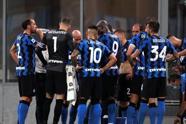 意甲赛场一幕幕波澜壮阔，球迷瞬间热血沸腾的简单介绍