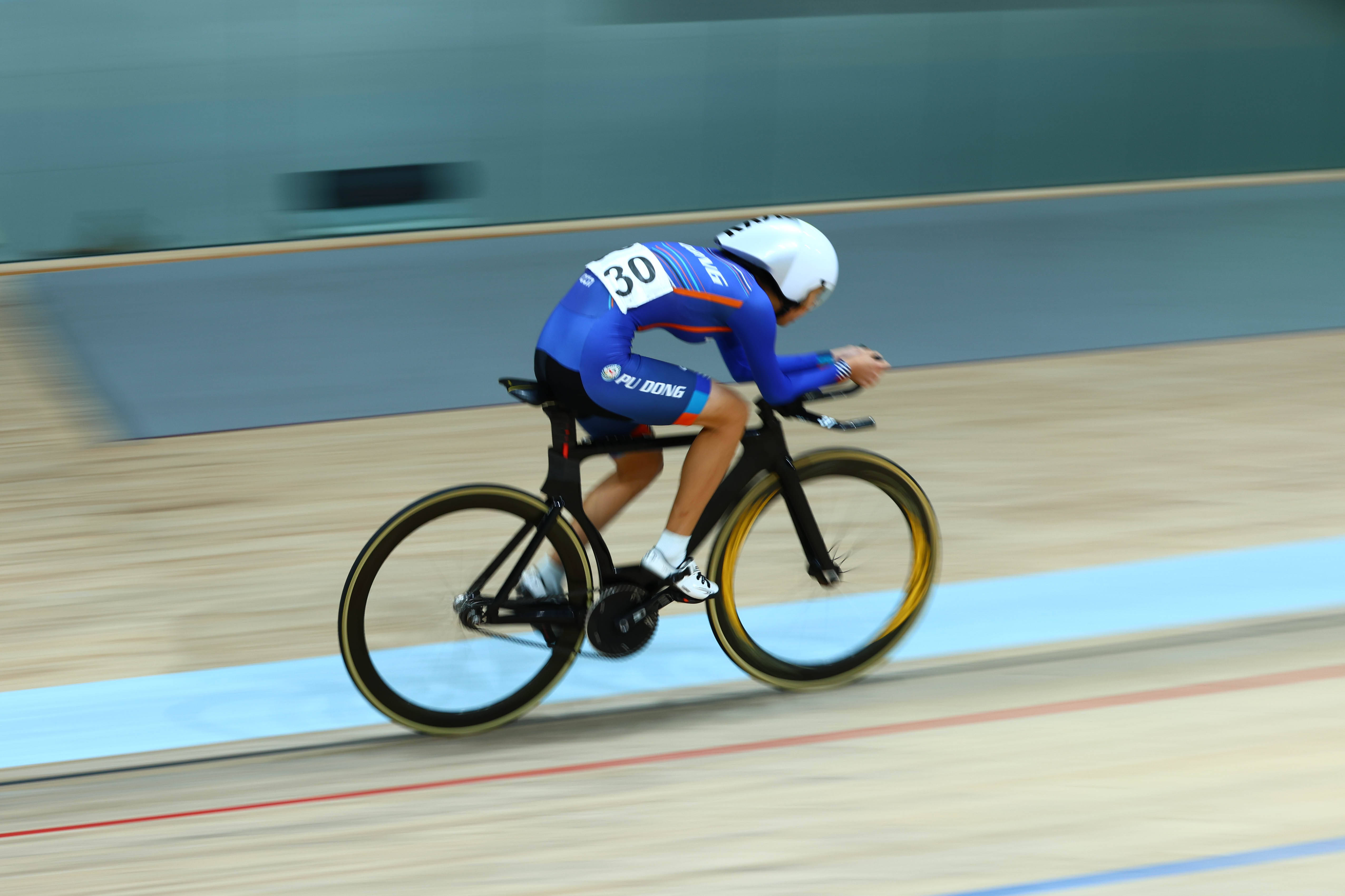 关于男子自行车赛再遭新秀重创,夺冠成神话的信息 关于男子自行车赛再遭新秀重创,夺冠成神话的信息