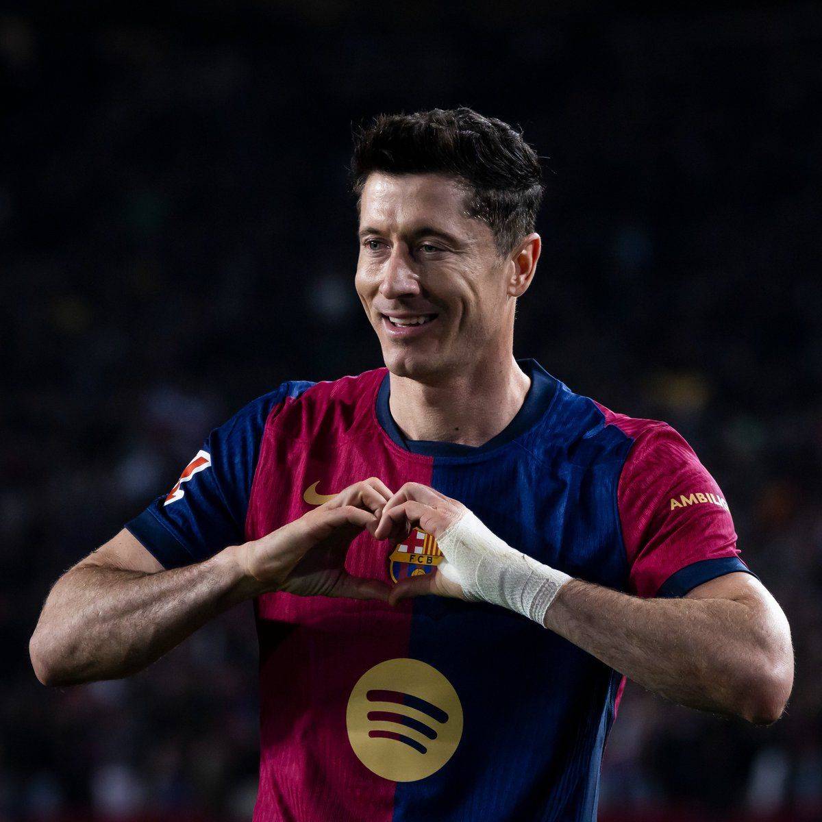 关于莱万多夫斯基大杀四方，巴塞罗那掉下榜首的信息