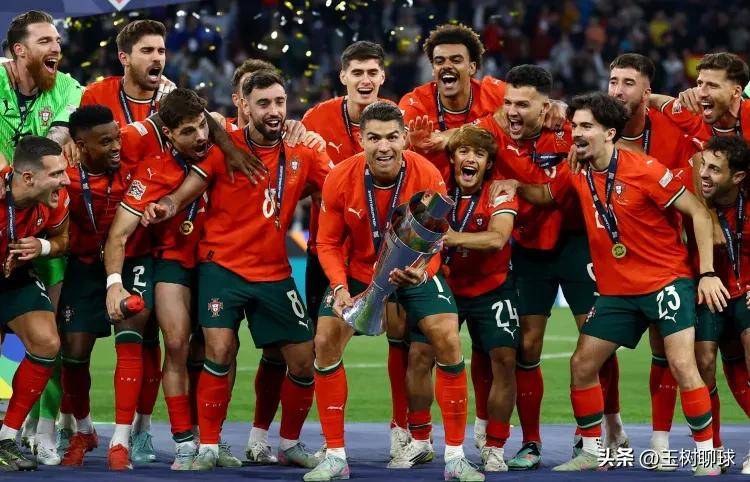 包含西班牙逆转胜利，稳住欧预赛晋级席位的词条