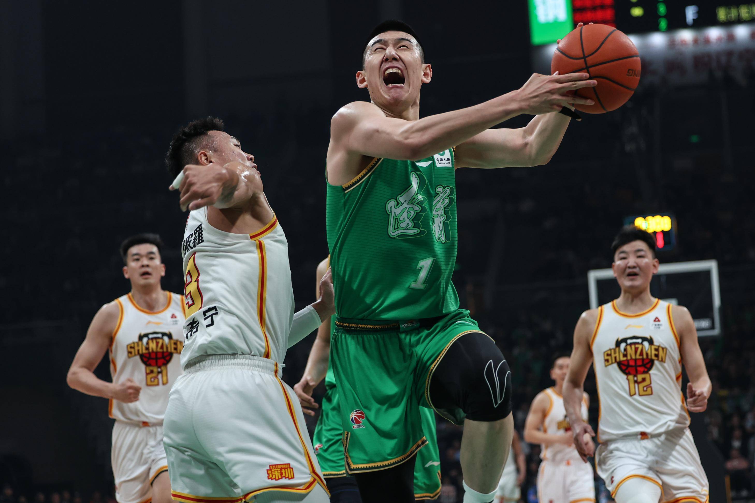 CBA总决赛：辽宁本钢主场险胜广东宏远晋级半决赛