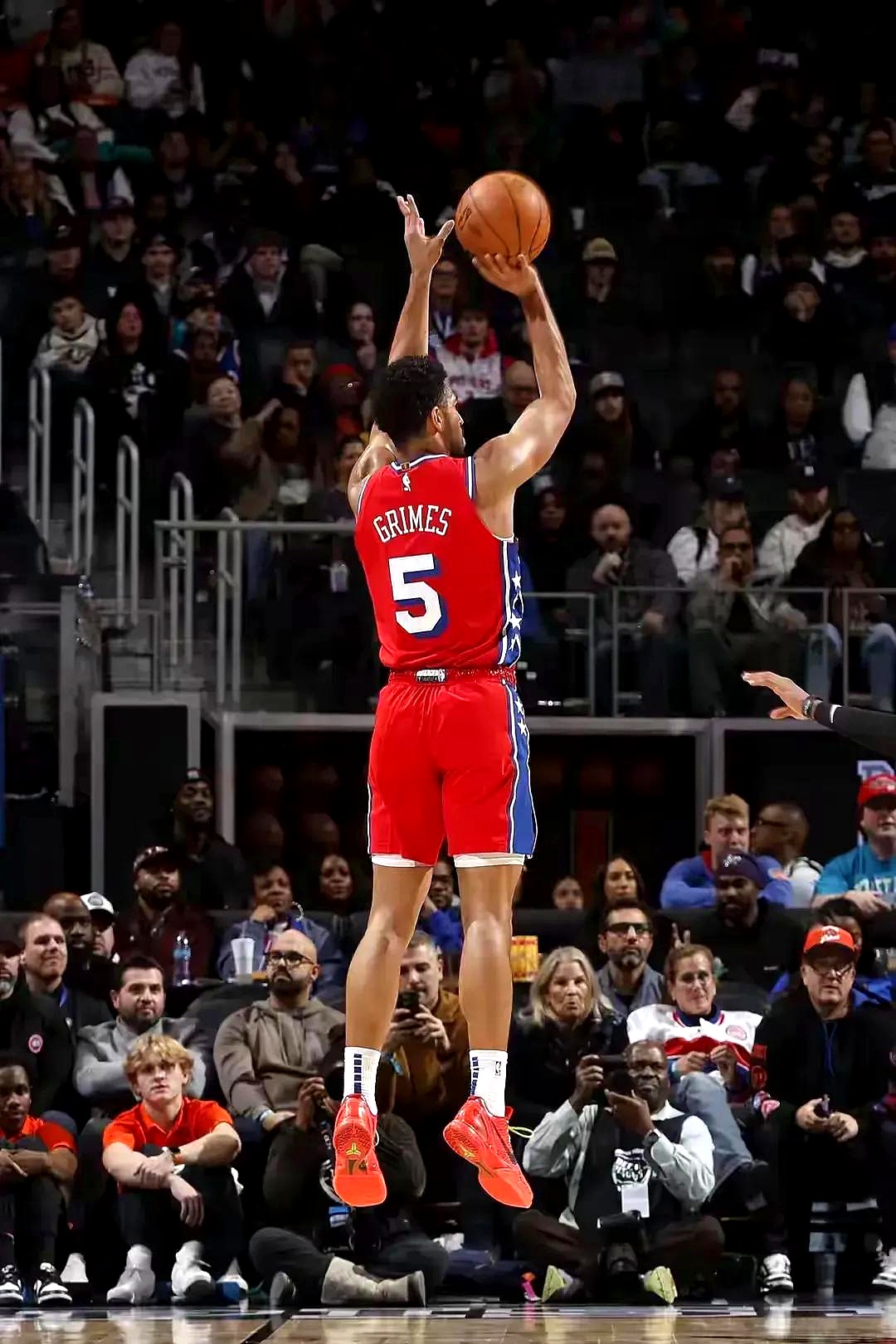 火箭客场惨败独行侠,状态低迷 火箭客场惨败独行侠,状态低迷