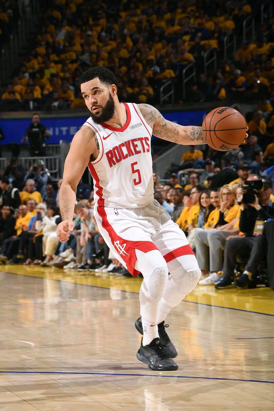 火箭客场惨败独行侠,状态低迷 火箭客场惨败独行侠,状态低迷