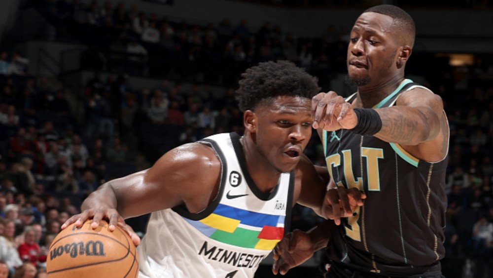 包含黄蜂大胜尼克斯，海沃德砍下35分的词条