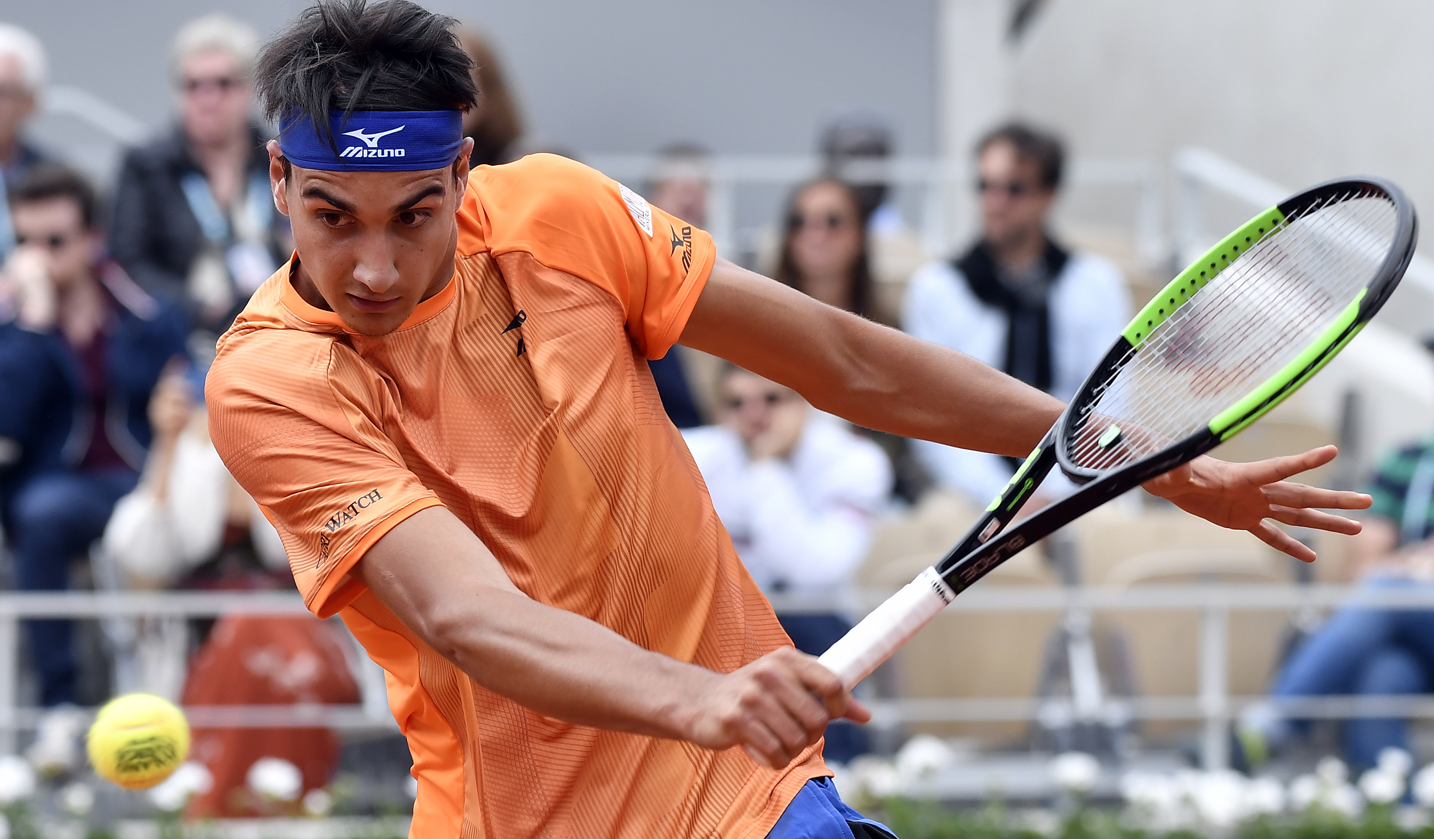 关于美国网球队完胜法国网球队，费德勒统治全场的信息