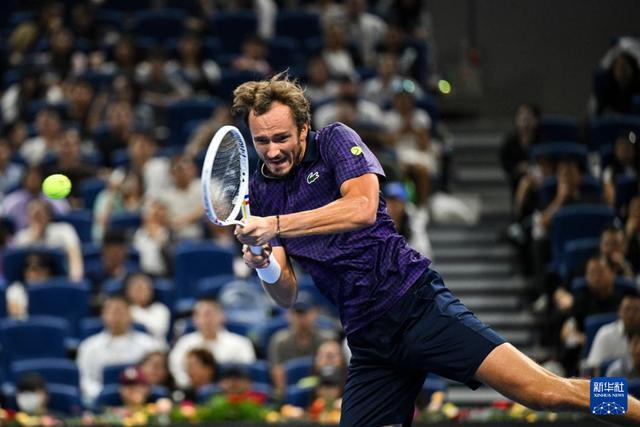 关于美国网球队血洗欧洲网球队，梅德韦杰夫制霸全场的信息