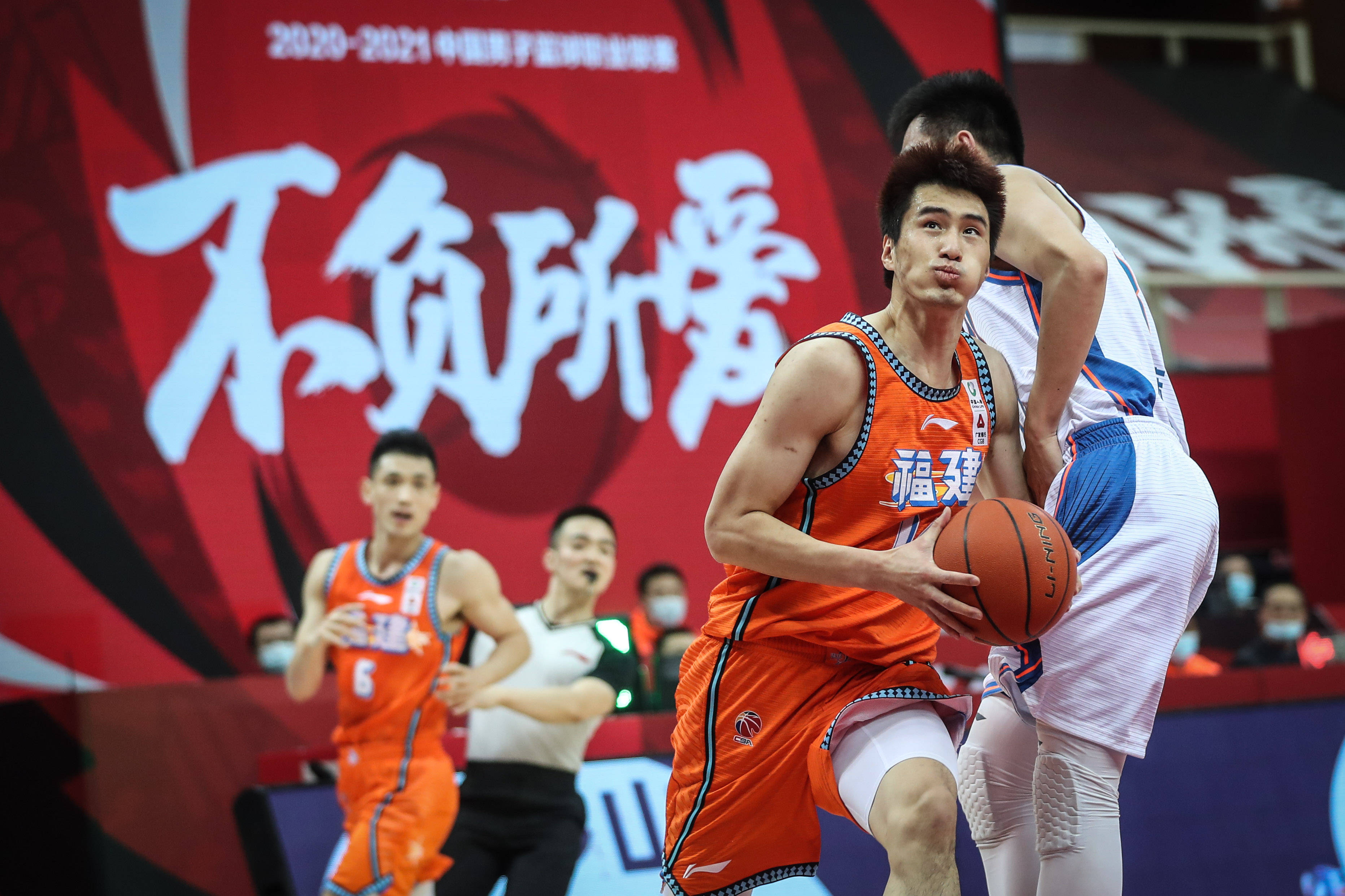 CBA热度飙升,网友热议不断 CBA热度飙升,网友热议不断