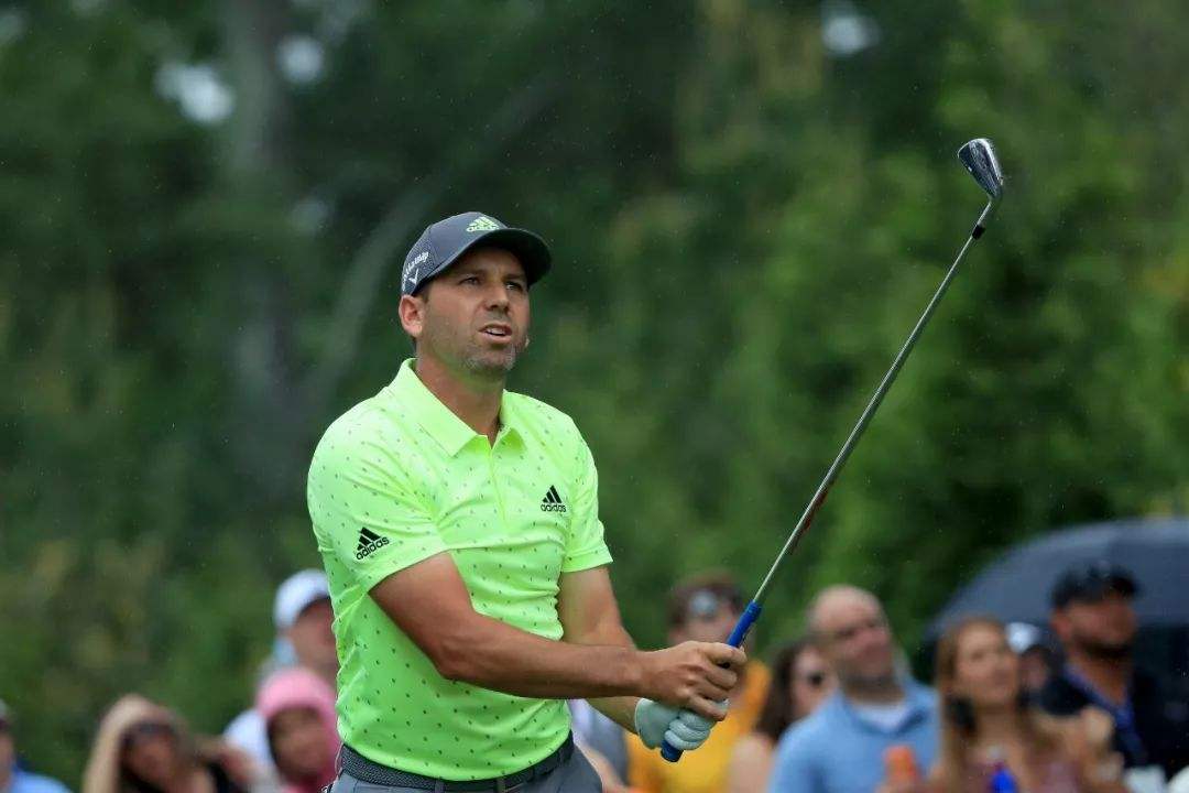 高尔夫选手爆冷获胜，专家预测失准