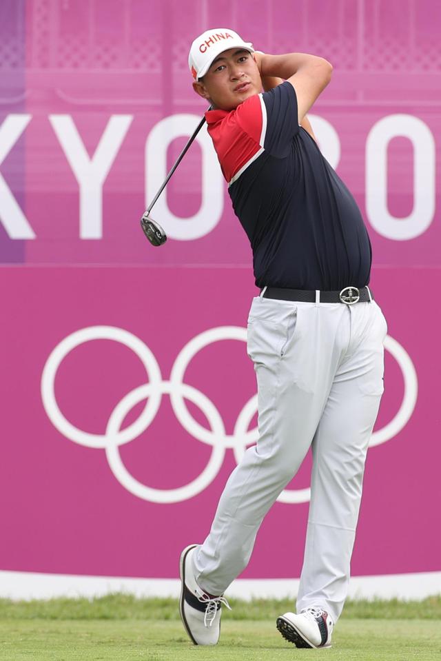 高尔夫选手爆冷获胜，专家预测失准