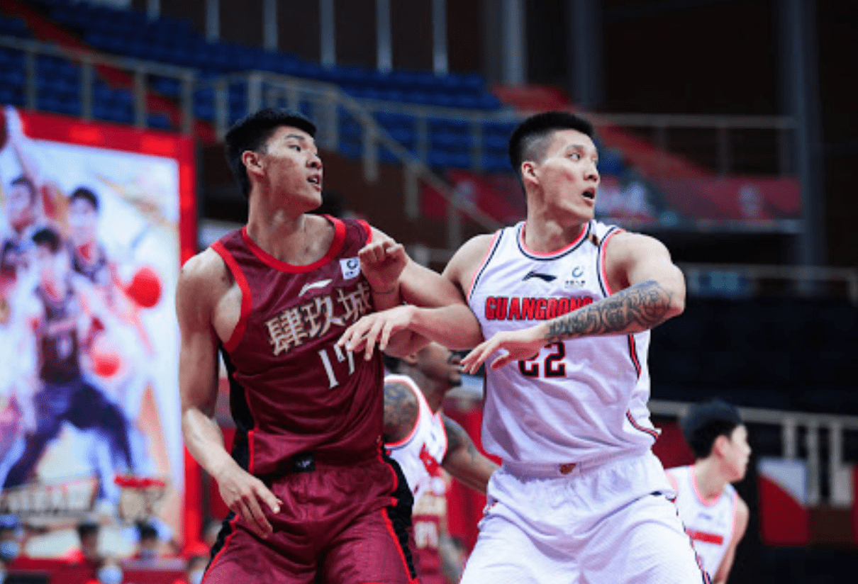 广东队在实力对抗中取胜，掀起胜利风暴