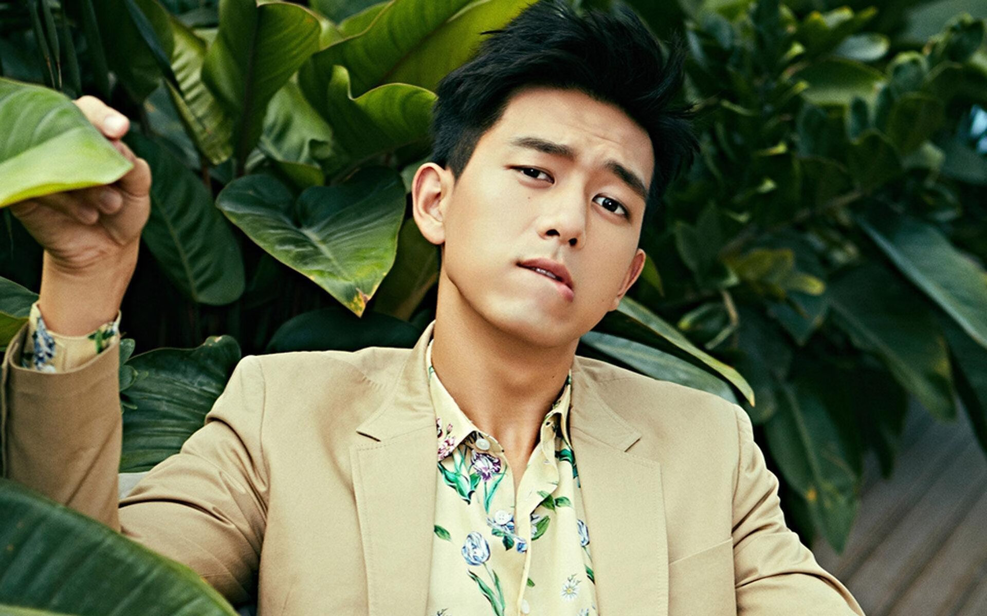 极速与绿茵的交响，F1争冠风云与里昂轻取丹麦的战术共振