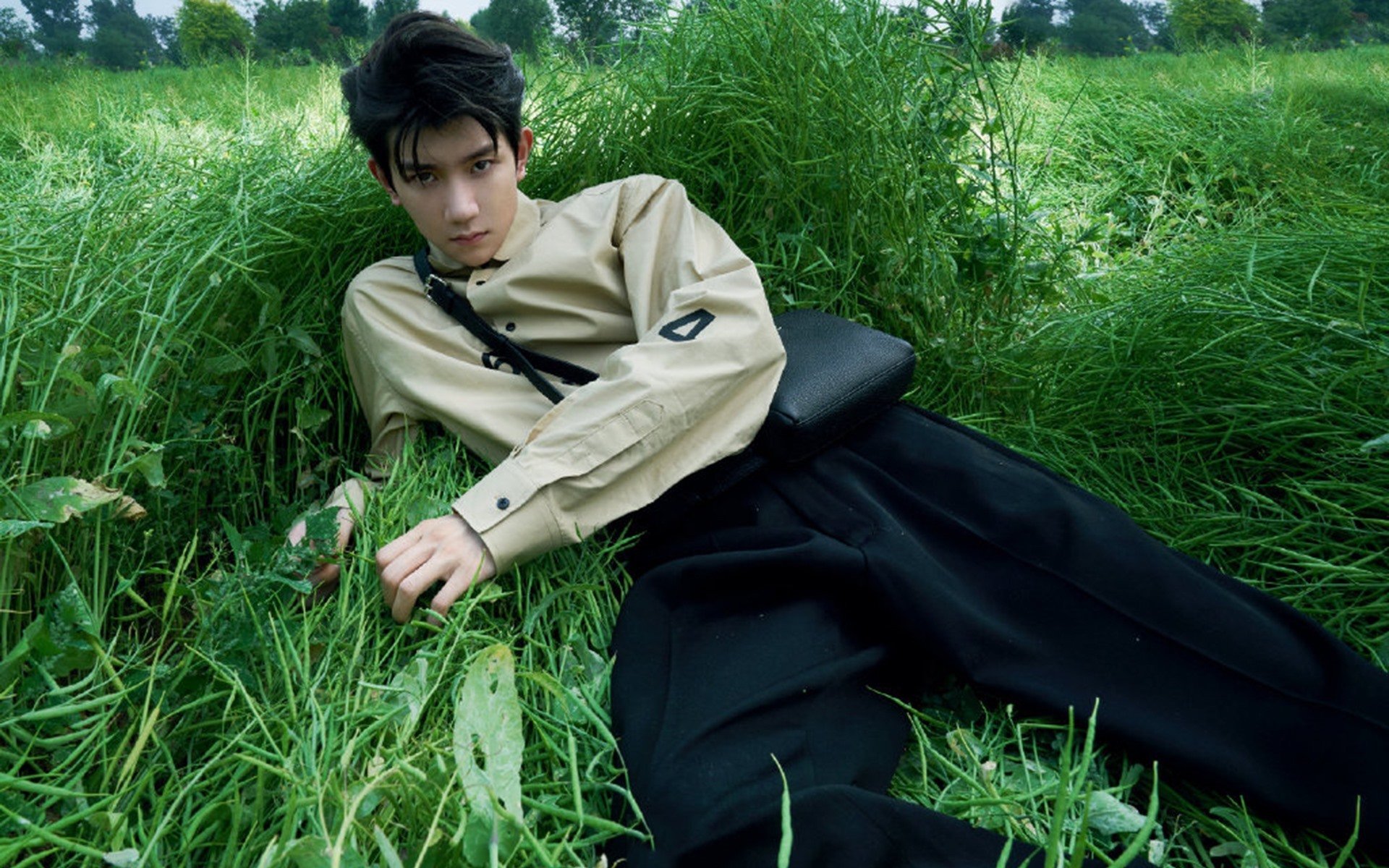 世俱杯分组-足球的东方隐忧与西方狂想，当拜仁的战术机器遭遇姆巴佩的绝对天赋