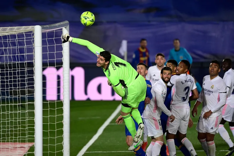 新西兰强压巴萨，库尔图瓦关键回合不手软