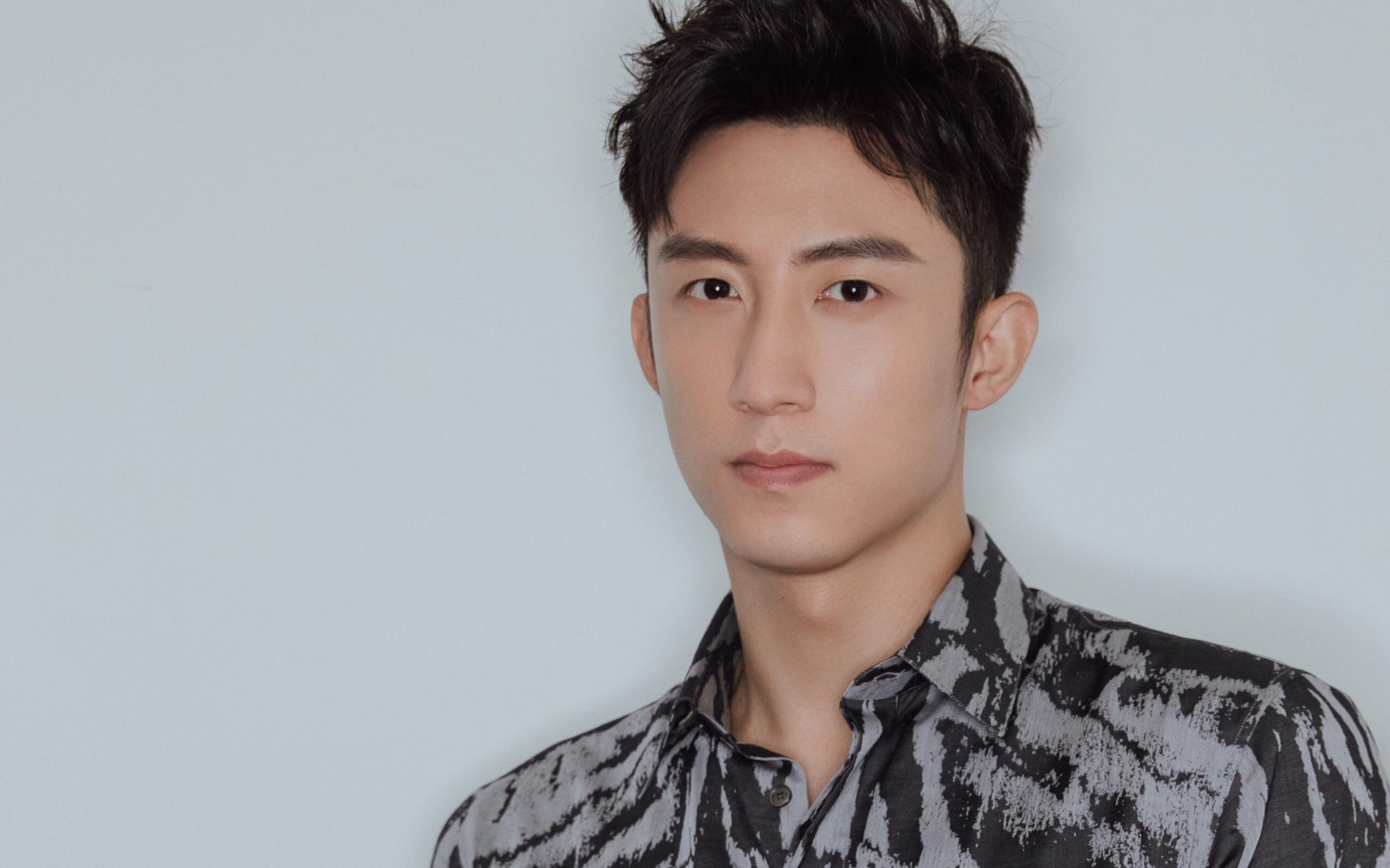 德甲争冠战之夜，字母哥关键进球定乾坤