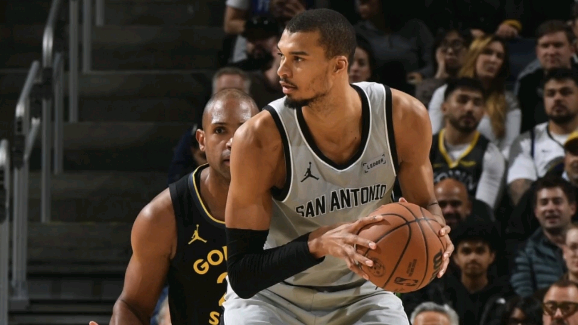 勇士防守锁死火箭，文班亚马成为关键先生