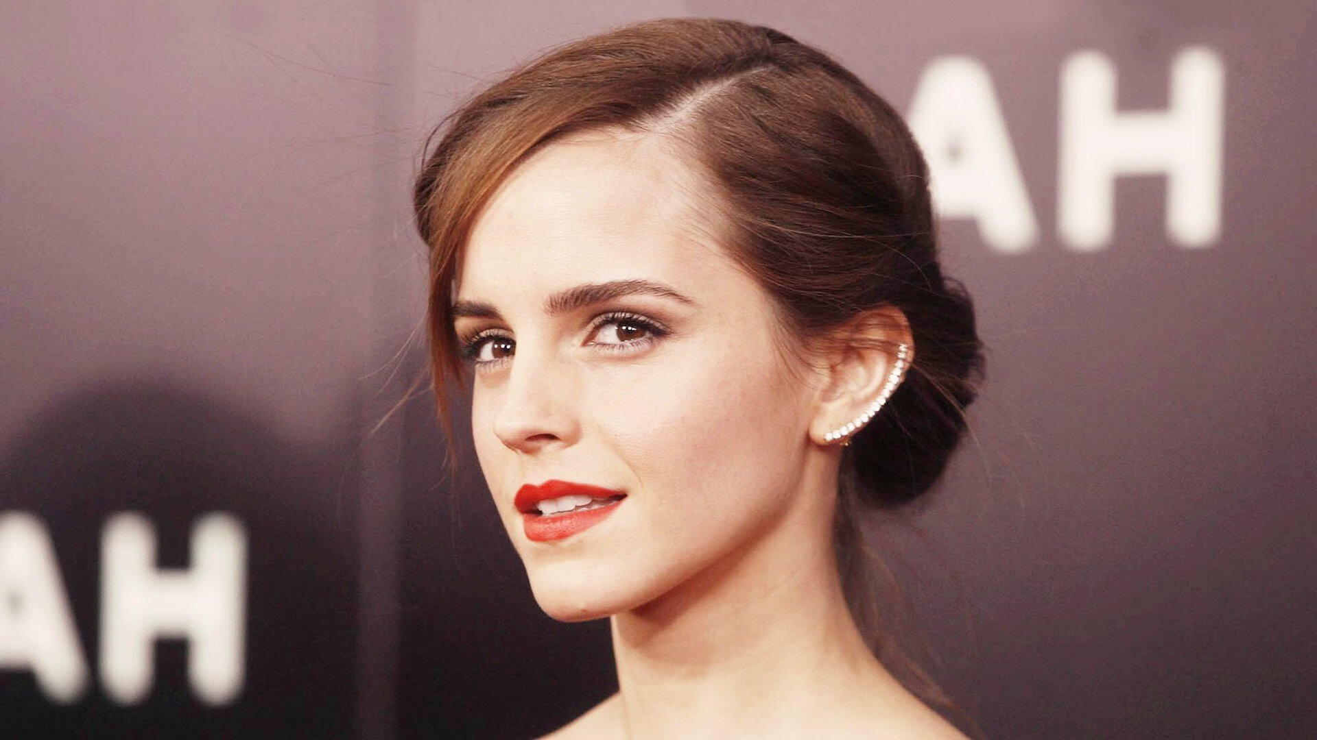 孤岛变方舟!阿克一肩扛起橙衣军团,三狮铁蹄踏碎沙漠防线