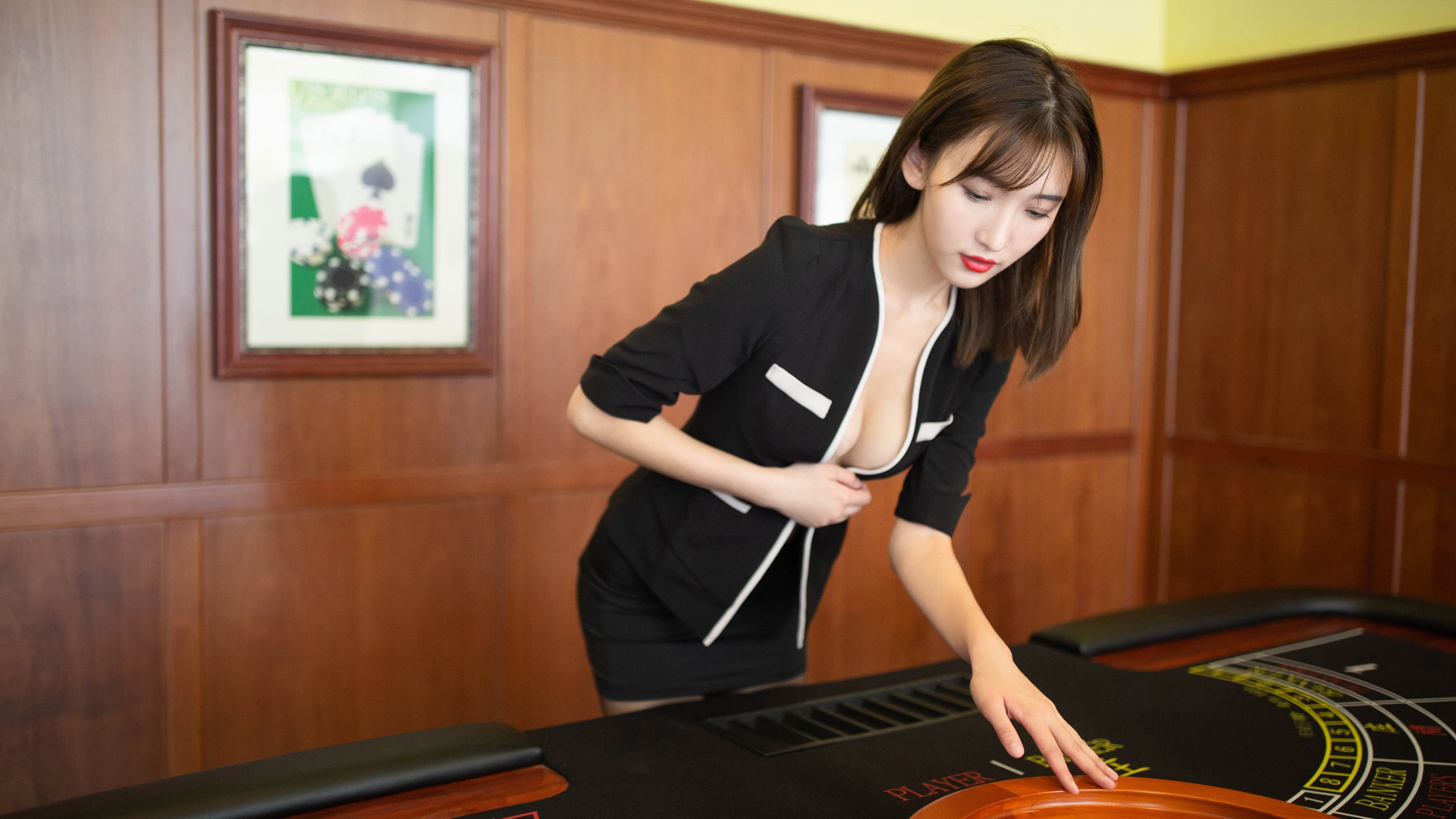 沙漠中的孤勇者，阿尔及利亚对阵突尼斯，莱万扛起全队的荣光与重负